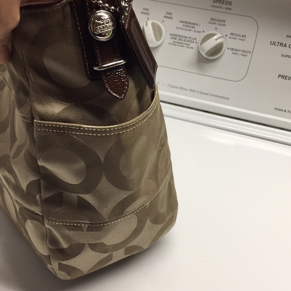 Coach purse Final Sale - Picture 2 of 4